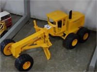 LARGE  772B JOHN DEERE GRADER BY:ERTL