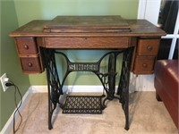 Antique Singer Sewing Machine & Table Joplin, MO
