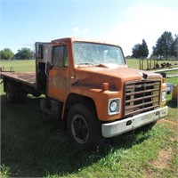 1986 International Harvester Truck w/16' dump body