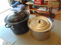 Black Canning Pot / Silver Corn Pot