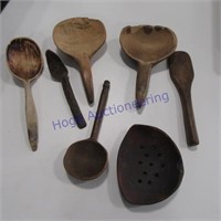 6 wood spoons & wood scraper