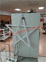 > Hanging star deco approx 40"×40"