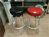 > 2 bar stools