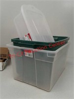 3 Rubbermaid totes
