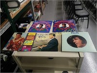 5 Elvis Presley vinyl records