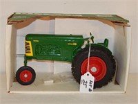 OLIVER SUPER 88 TOY TRACTOR 1/16 SCALE COLLECTOR