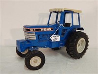 FORD TW5 TOY TRACTOR BY:ERTL