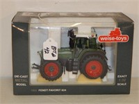 1002 FENDT FAVORIT 824 1/32 SCALE TOY TRACTOR