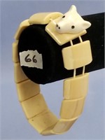 Fossilized ivory stretch bracelet, with a white iv