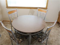 Round Kitchen Table w/ (4) Chairs
