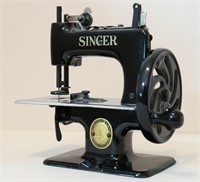 Vintage "Singer" Child's Metal Sewing Machine