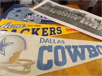 VINTAGE SPORTS PENNANTS & PHOTO COLLECTIBLES