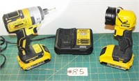 Dewalt Compound 20v Drill, flahlight and Charger