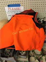 CABELAS HUNTING VEST SIZE SMALL