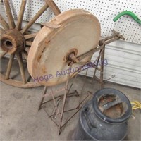 Stone grinding wheel