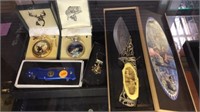 TRAY OF NEW POCKET WATCHES & KNIVES & MORE