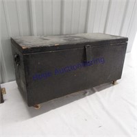 Black wood box w/lid on wheels