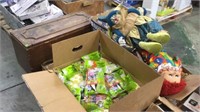 HALF PALLET OF CLOWN DOLLS AND MORE
