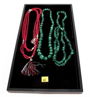 Lot, malachite and bead necklaces