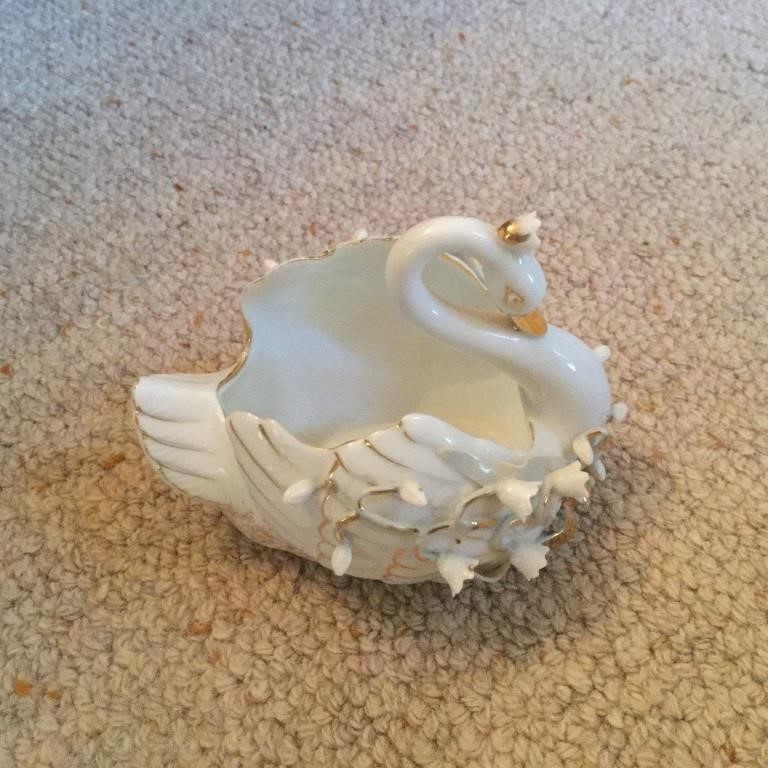 Vintage porcelain decorative swan