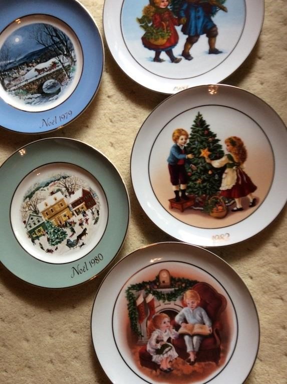 Vintage Avon Collectable Christmas plates 1979 - 1982