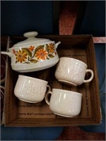 Box with bowl and 3 soup cups