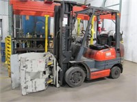 Toyota 5,000 lb LPG Forklift w/Roll Clamp