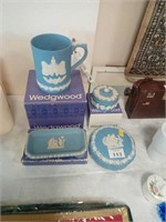 4 pieces of blue and white wedgewood