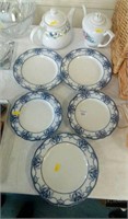 Two teapots and 5 Swindon blue and white plates
