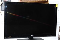 42" LG TV Flat Screen w/ Panasonic DVD Player