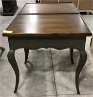 Wooden rectangular End table 28x21.5x28”