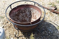 L- 25 GALLON CAST IRON WASH POT AND STAND