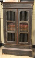 Hutch with Spindle Front Doors & Sides