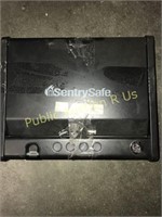 SENTRY SAFE SMALL SAFE W KEY