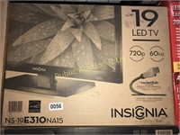 INSIGNIA $130 RETAIL 19" LED TV