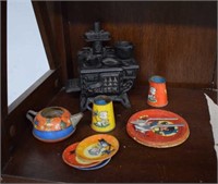 Miniature Queen Stove w/ Accessories and Tin