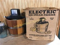 Richmond Cedar Works bucket ice cream maker