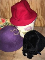 4 vintage ladies hats & a hat box
