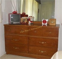 Dresser w/Mirror