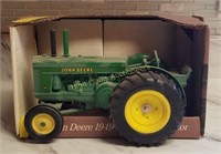 John Deere 1949 AR Toy Tractor w/Box