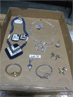 Lot of jewelry