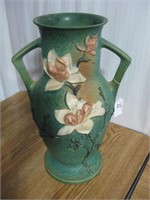 Roseville Magnolia Vase 98-15