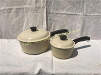 Pair of Club aluminum pots with lids
