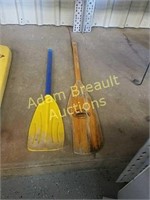 2 Short paddles, 1 plastic, 1 wooden