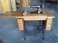 Singer tredel sewing machine