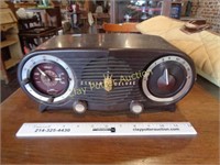Vintage ZENITH Tube Radio