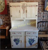 NAPANEE Hoosier Cabinet with Sifter