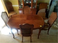 DINING TABLE w/ (6) CHAIRS