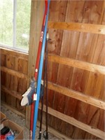 ATOMIC ACC SKIS WITH BOOTS AND POLES
