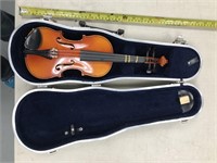 Small violin, Yamaha, model VL11-110 with a hard c